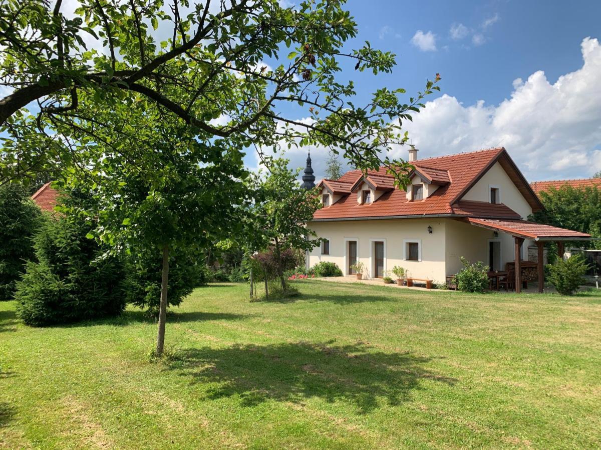 Villa Lypche Besenova Luaran gambar