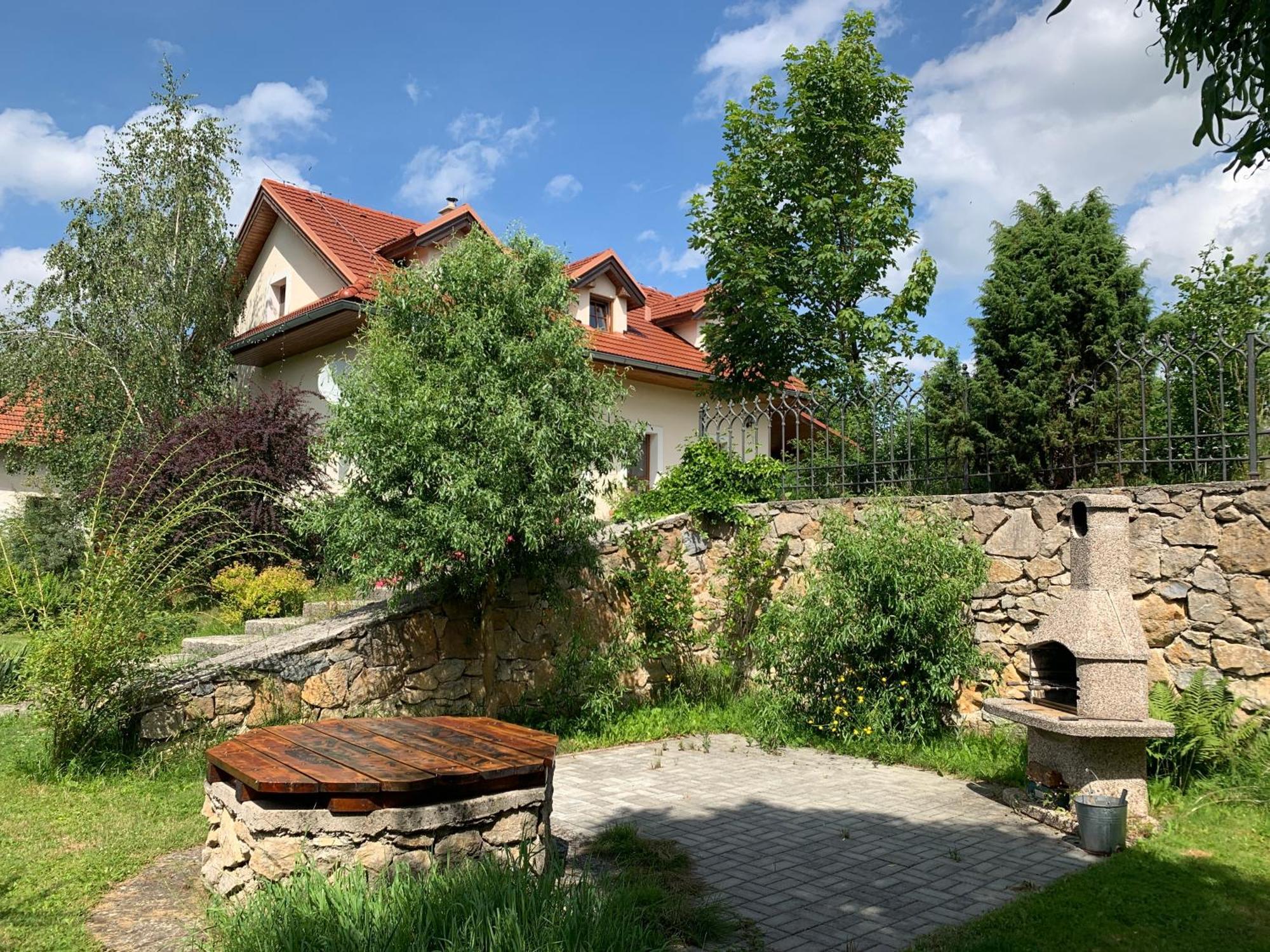 Villa Lypche Besenova Luaran gambar